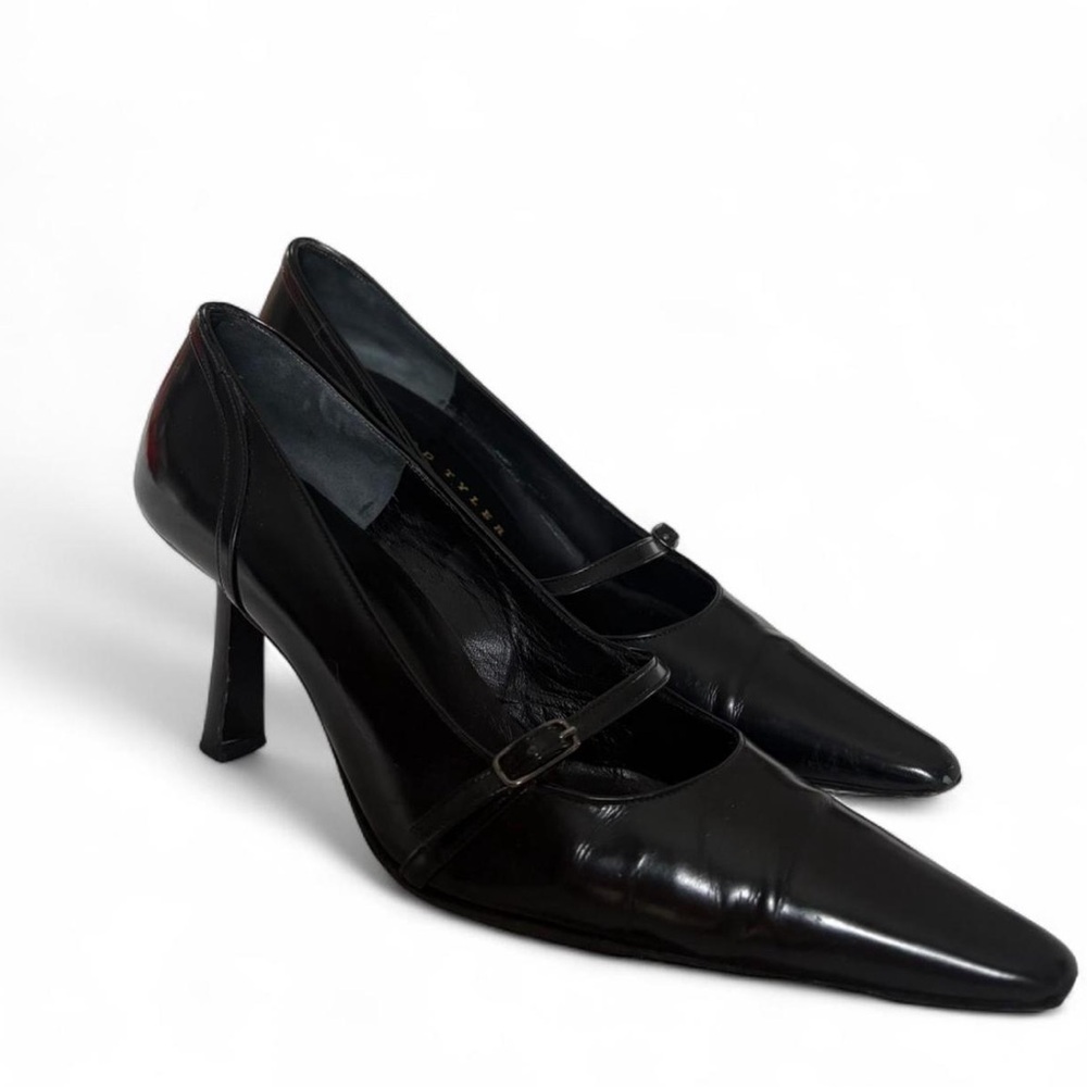 Richard Tyler Black Heels with Pointed Toe